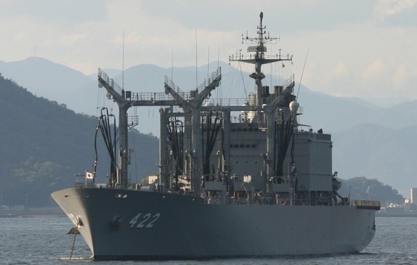 Tàu tiếp tế cỡ lớn Towada Nhật Bản đến Philippines cứu hộ.